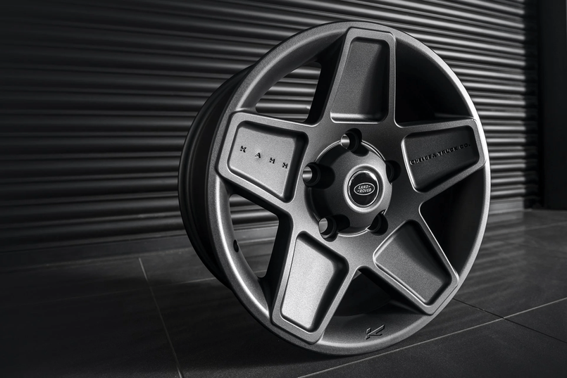 WACMF9251V1C - Land Rover Defender (1991-2016) Mondial Retro 20"x9" Light Alloy Wheel by Chelsea Truck Company Image 6