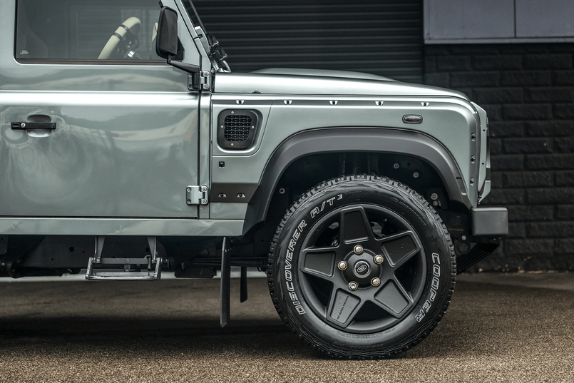 WACMF9251V1C - Land Rover Defender (1991-2016) Mondial Retro 20"x9" Light Alloy Wheel by Chelsea Truck Company Image 10