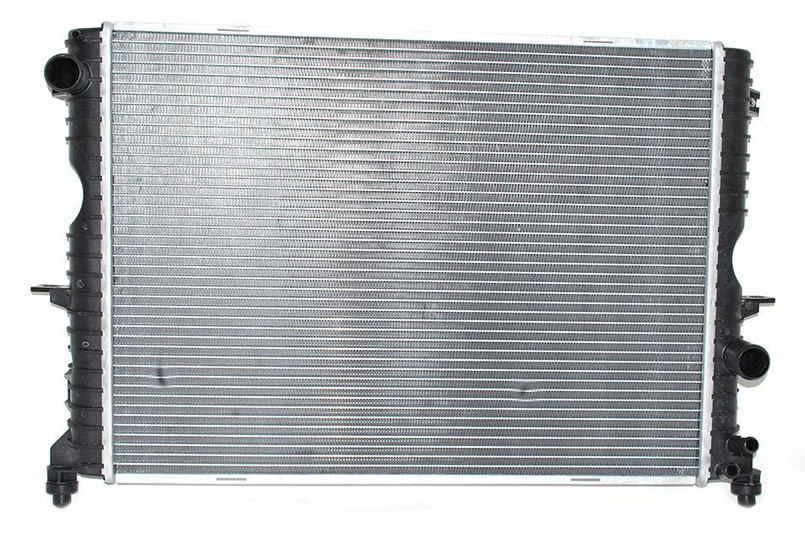PCC001070 - Discovery 2 Radiator for TD5 Engines - Does Not Fit Petrol Engines Image 1