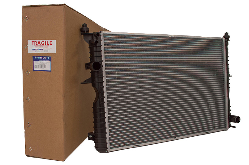 PCC001070 - Discovery 2 Radiator for TD5 Engines - Does Not Fit Petrol Engines Image 2