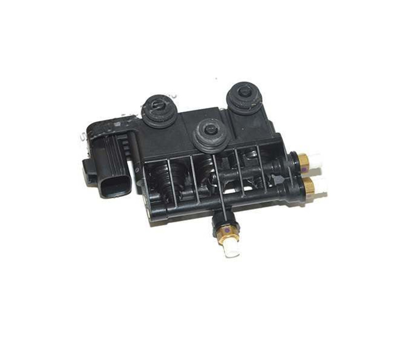 RVH500050 - Rear Cross Link Levelling Valve - Range Rover L322 Air Suspension Lines - Fits from 2006-2012 - Genuine Land Rover Image 1