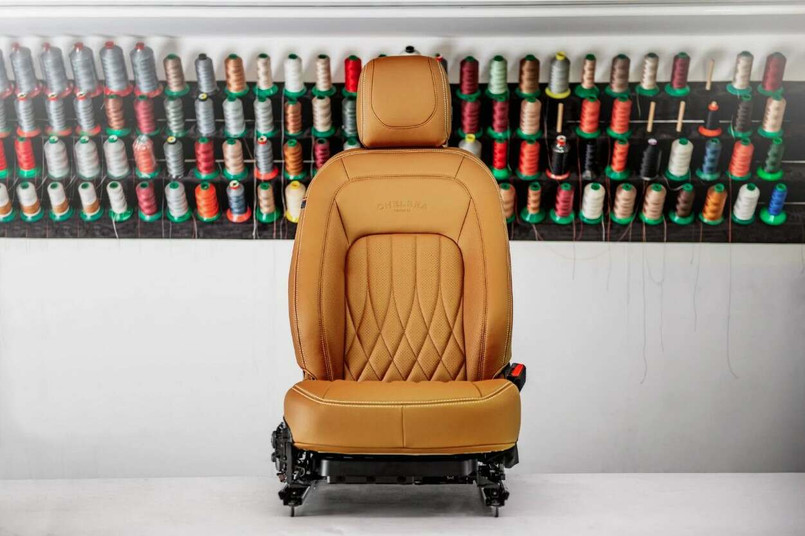 LRDEF110DDLI6 - Comfort Leather Front and Rear Seat Set - Defender 110 2020 - Designo Design - Chelsea Truck Company Image 3