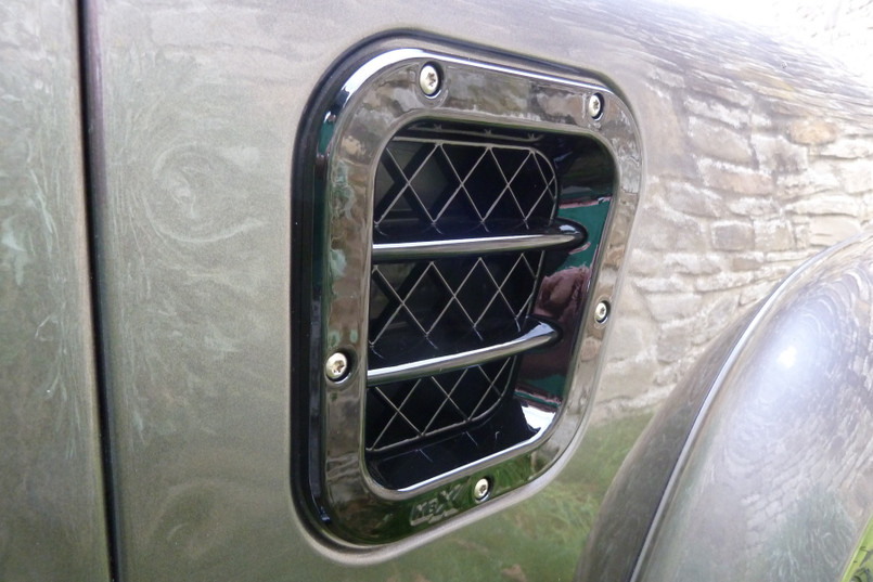 KBX-22 - KBX Hi-Force Sport Side Grille - For Land Rover Defender (Right Hand Only) - Choice of Colours Available Image 1
