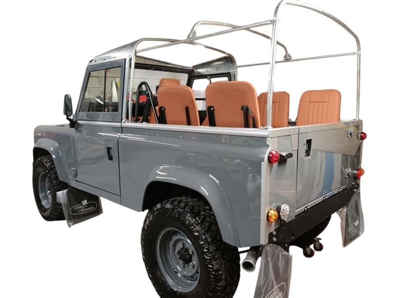 LRC10845 - Defender Front and Tailgate Half Door Conversion Kit - Pair of Front Doors to Fit Series 3 Doors to your Defender - Half Tailgate Door - All Fixings Included Image 2