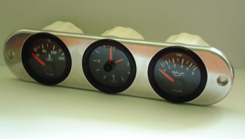 LRC1529 - Defender Aluminium Centre Dash Panel - With Three 52mm Gauge Cut Outs - Defender 1983-1993 - Manufactured in the UK by Croytec Image 1