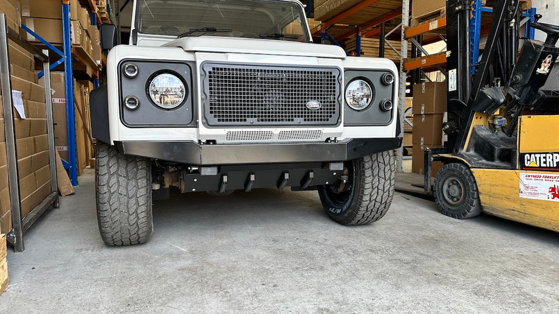 LRC8259  - Mantec Steering Guard for Land Rover Defender - Black Edition - Talons Image 3