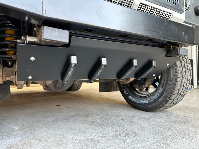 LRC8259  - Mantec Steering Guard for Land Rover Defender - Black Edition - Talons Image 2