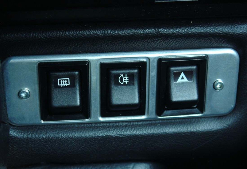 LRC1574 - Defender Aluminium Centre Dash Switch Panel - With Three Switch Cut Outs - Defender 1983-2006 RHD - Manufactured in the UK by Croytec Image 1