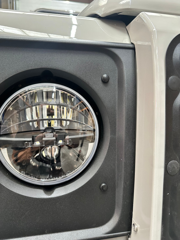 LRC2890 - Defender Stainless Steel Screw Kit and Black Cover Kit for Headlamp Surround Screw Kit Set (Enough Screws for Both Headlamp Surrounds) Image 1