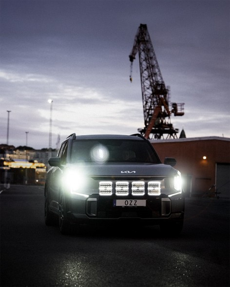 EXT00663 - OZZ SQR 9" Light - 12,000 Lumens - Available in Black or Arctic White Image 6