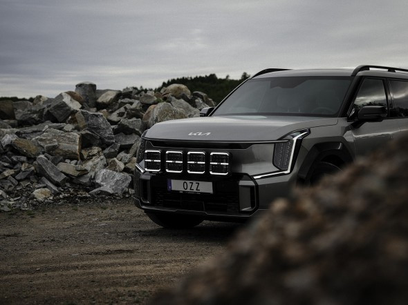 EXT00663 - OZZ SQR 9" Light - 12,000 Lumens - Available in Black or Arctic White Image 5