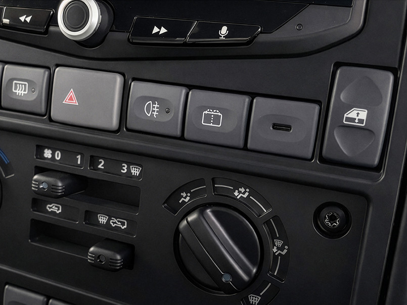 DA6711 - USB-C Socket for Defender TD5 & Puma, Discovery 2 and Freenalder 1 - by MUD Image 2