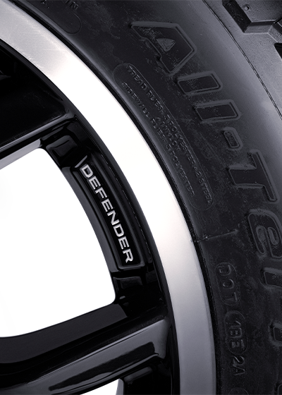 631000013 - Bowler 18" Alloy Wheel for Classic Defender - 1983-2016 - Machine Finished - Genuine Land Rover *LIMITED EDITION* Image 2