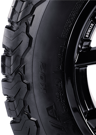 631000011 - Bowler 18" Alloy Wheel for Classic Defender - 1983-2016 - Gloss Black - Genuine Land Rover *LIMITED EDITION* Image 4