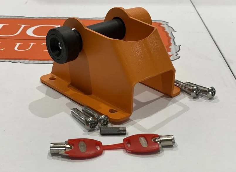 LRI37168 - Security Clutch Pedal Pin Lock - Land Rover Defender 90 & 110 - TDi, TD5 and 2.4 TDCi Puma - by Lucari Image 1