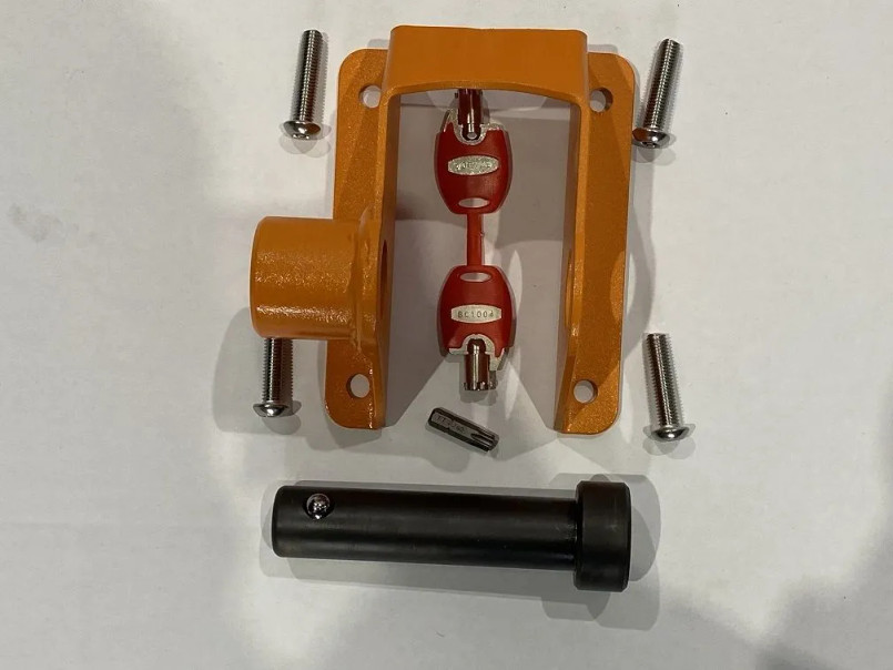 LRI37168 - Security Clutch Pedal Pin Lock - Land Rover Defender 90 & 110 - TDi, TD5 and 2.4 TDCi Puma - by Lucari Image 7