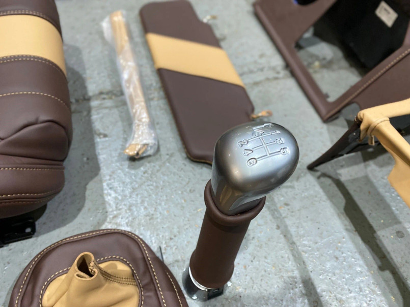 LRI-CBINTERIOR - Chocolate & Barley Leather Full Interior - includes Recaro Seats, Door Cards, Dashboard + More - Defender 110 TDCi - by Lucari Image 6