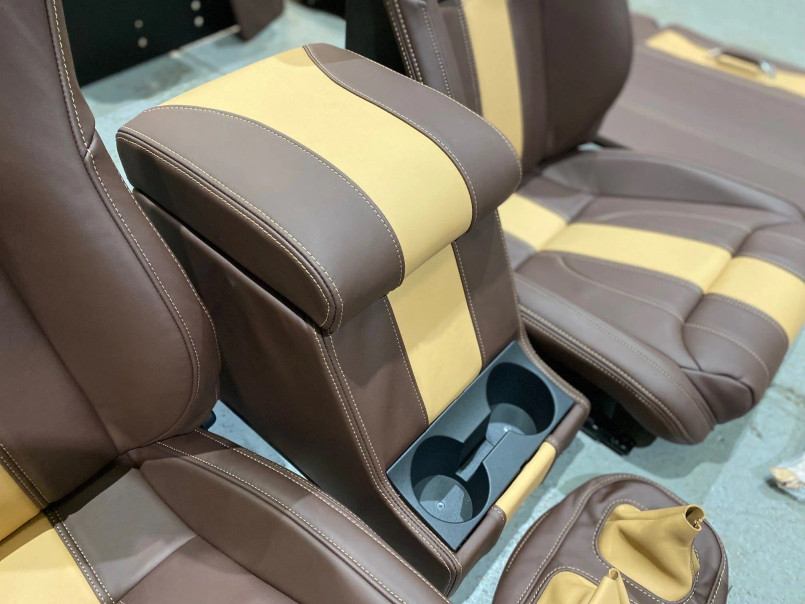 LRI-CBINTERIOR - Chocolate & Barley Leather Full Interior - includes Recaro Seats, Door Cards, Dashboard + More - Defender 110 TDCi - by Lucari Image 8