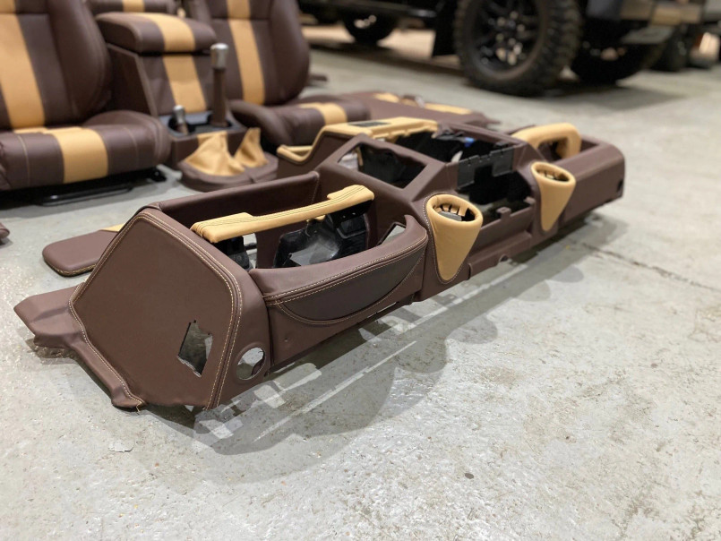 LRI-CBINTERIOR - Chocolate & Barley Leather Full Interior - includes Recaro Seats, Door Cards, Dashboard + More - Defender 110 TDCi - by Lucari Image 16