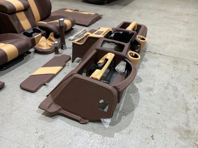 LRI-CBINTERIOR - Chocolate & Barley Leather Full Interior - includes Recaro Seats, Door Cards, Dashboard + More - Defender 110 TDCi - by Lucari Image 10