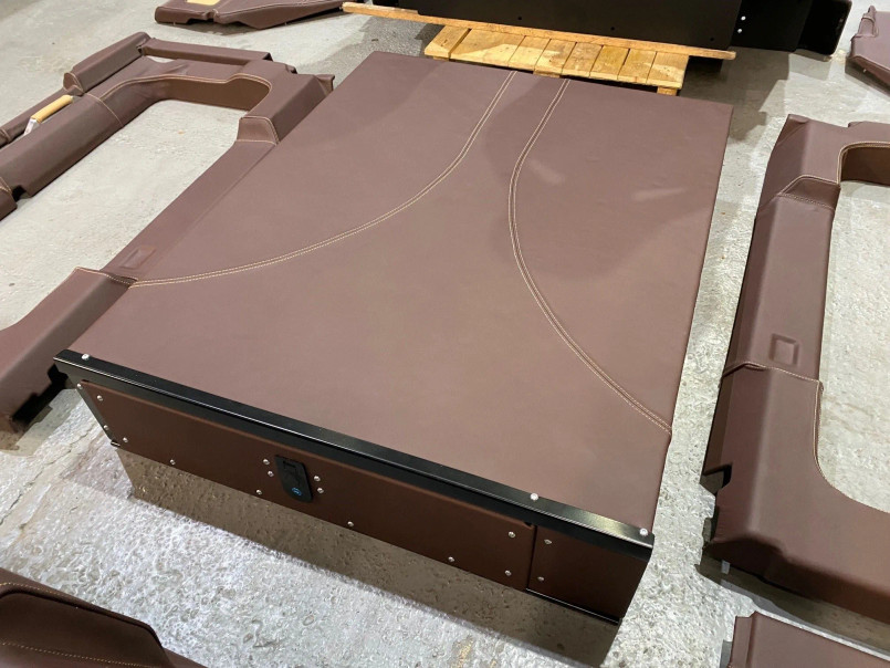 LRI-CBINTERIOR - Chocolate & Barley Leather Full Interior - includes Recaro Seats, Door Cards, Dashboard + More - Defender 110 TDCi - by Lucari Image 11