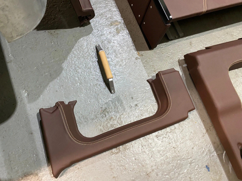 LRI-CBINTERIOR - Chocolate & Barley Leather Full Interior - includes Recaro Seats, Door Cards, Dashboard + More - Defender 110 TDCi - by Lucari Image 15