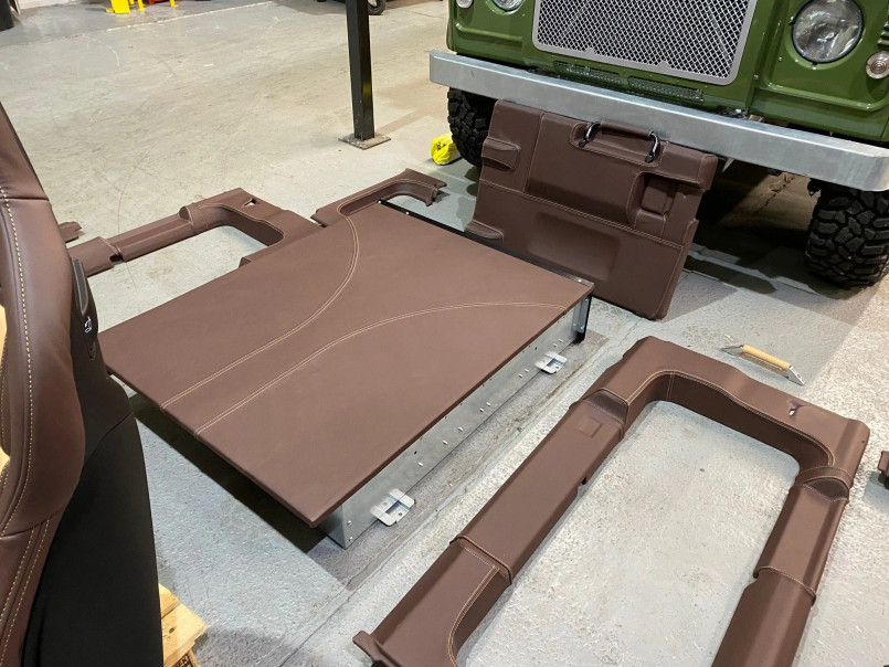 LRI-CBINTERIOR - Chocolate & Barley Leather Full Interior - includes Recaro Seats, Door Cards, Dashboard + More - Defender 110 TDCi - by Lucari Image 19