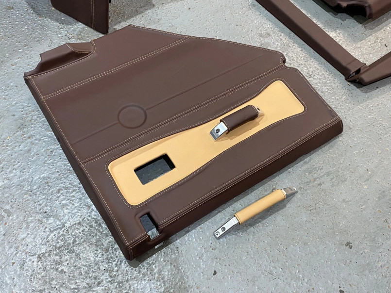 LRI-CBINTERIOR - Chocolate & Barley Leather Full Interior - includes Recaro Seats, Door Cards, Dashboard + More - Defender 110 TDCi - by Lucari Image 2