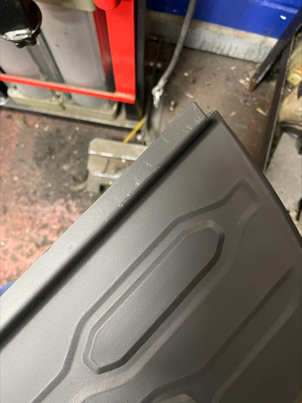 VPLRP0530 - Discovery 5 Side Steps - Fixed Steps Comes as a Pair Complete with Fixings - Aftermarket *DAMAGED - REDUCED TO CLEAR* (2) Image 9