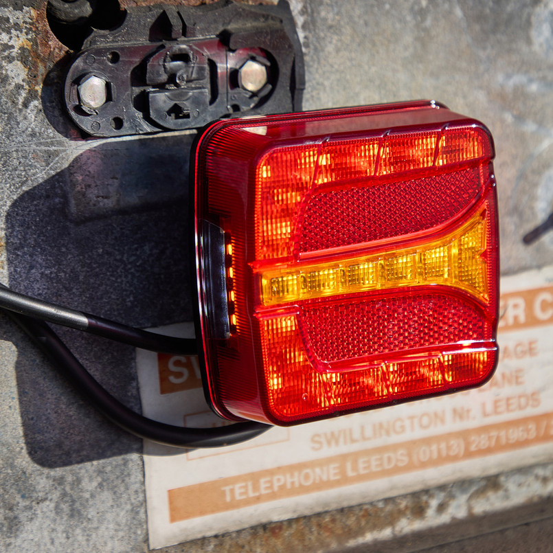 RCT802 - Magnetic LED Rear Light Kit - Replicates Rear Lights - Features Dynamic Indicators - Ideal for Towing Image 2