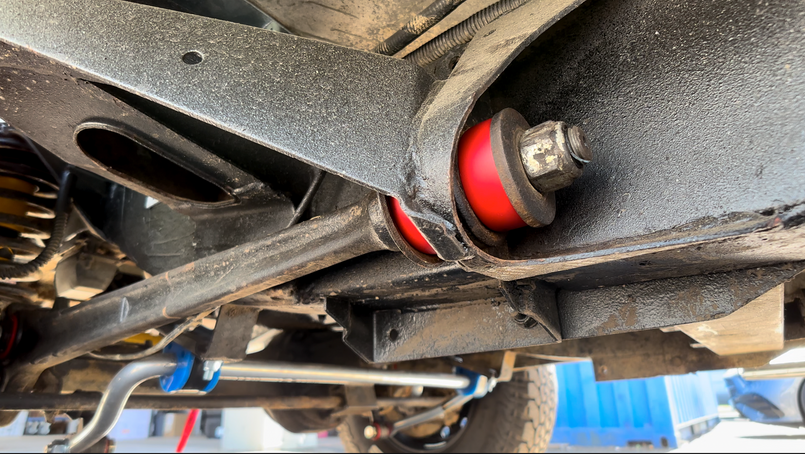 LRC11170 - Front and Rear Heavy Duty Anti Roll Bar Kit - Defender 110 & 130 - includes Front and Rear Heavy Duty Anti Roll Bars and Polybush Bushes Image 3