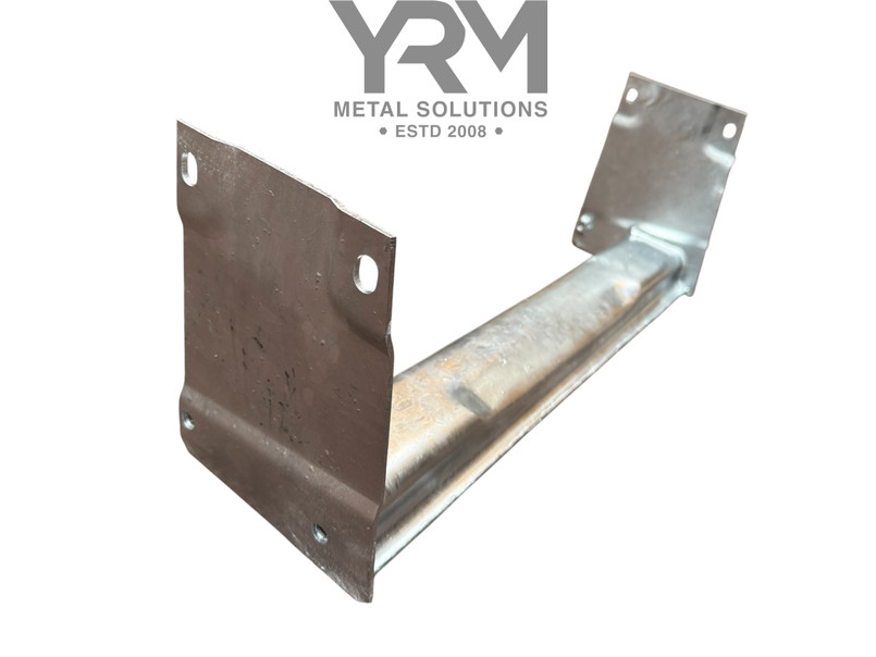 YRM524 - HD Galvanised Front Gearbox Crossmember for Land Rover Defender Image 2