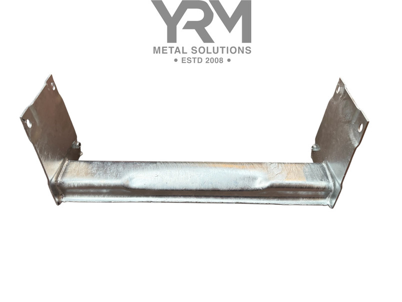 YRM524 - HD Galvanised Front Gearbox Crossmember for Land Rover Defender Image 3