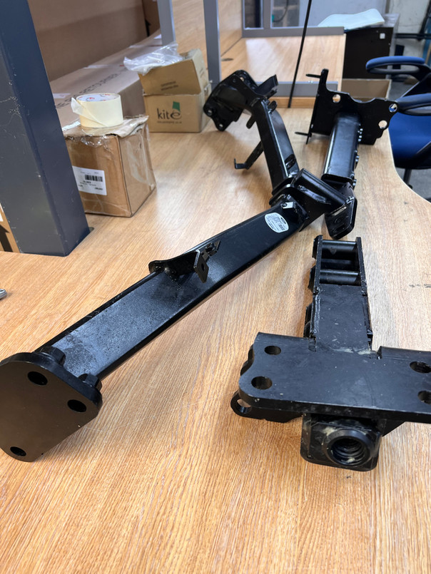 VPLCT0286 - Fixed Height Towing Assembly for Discovery Sport - Fits from 2020 - Vehicles with 3rd Row Seating and Spare Wheel - Genuine Land Rover *EX-DEMO - REDUCED TO CLEAR* Image 3
