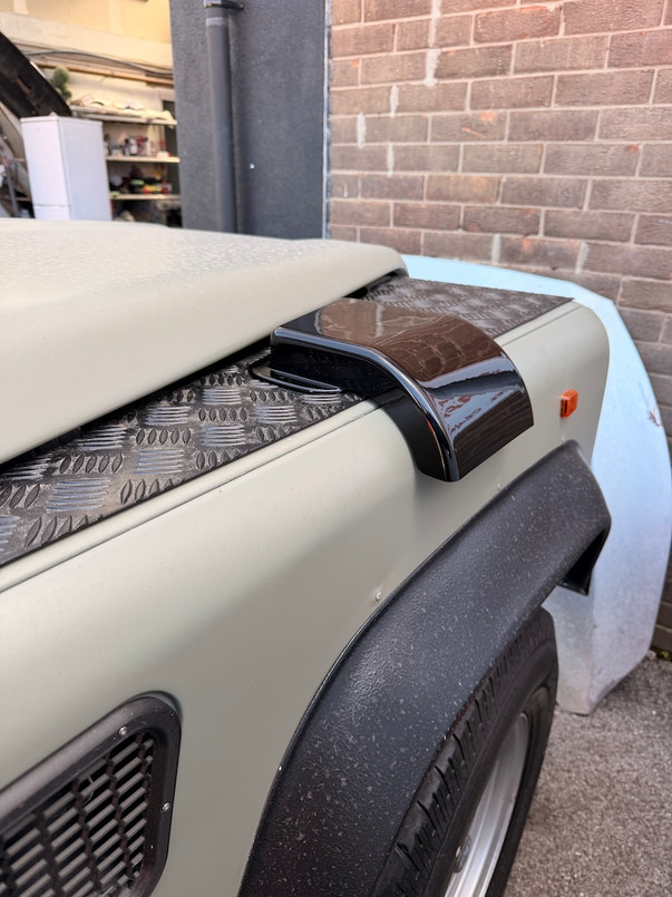 LR104SCGLOSSO/S - Gloss Black Snow Cowl for Wing Top on Land Rover Defender - To Fit to Right Hand Wing - Snow Scoop Off Side Image 2