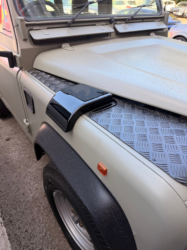 LR104SCGLOSSO/S - Gloss Black Snow Cowl for Wing Top on Land Rover Defender - To Fit to Right Hand Wing - Snow Scoop Off Side Image 1