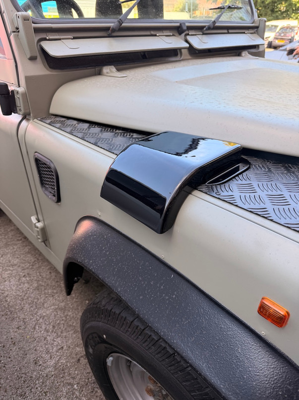 LR104SCGLOSSO/S - Gloss Black Snow Cowl for Wing Top on Land Rover Defender - To Fit to Right Hand Wing - Snow Scoop Off Side Image 3