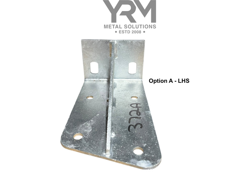YRM372 - HDG Rear Lower Outer Body Mounting Bracket – Land Rover Defender 110 Hi-Cap Image 2