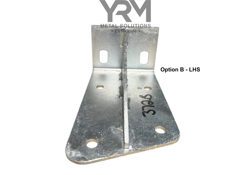 YRM372 - HDG Rear Lower Outer Body Mounting Bracket – Land Rover Defender 110 Hi-Cap Image 4
