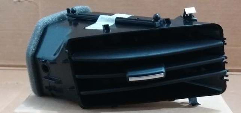 LR040690 - Heater Vent for Freelander 2 - Right Hand Outer Vent - Fits from 2013 Onwards - From DH000001 Onwards - Genuine Land Rover Image 1