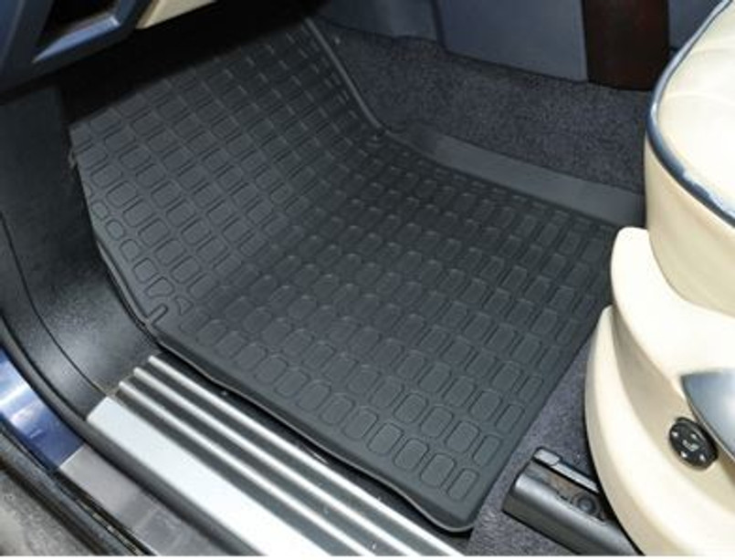 DA4806 - Range Rover L322 Rubber Mat Set (Right Hand Drive - Fits 2002-2006) - With Lipped-Edge - Set of Four Image 1