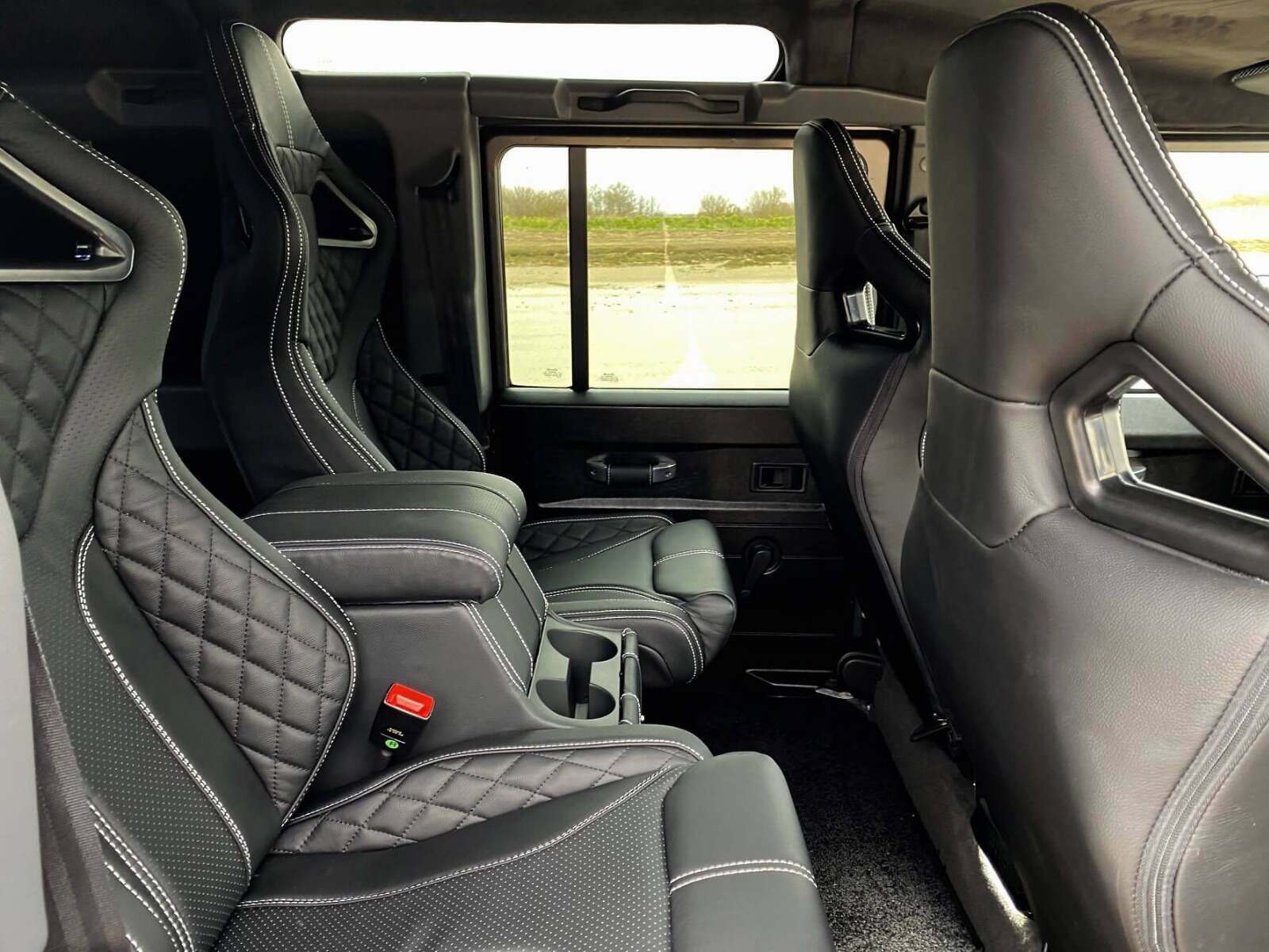 LRI2277 - Front + 2nd Row RXI Leather Sport Seats + Cubby Boxes - DEFENDER TDCI 110 Image 5