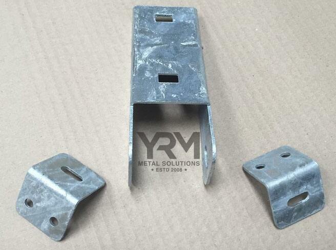 Heavy Duty Galvanised Sill Rail Channel Bracket Kit – For Land Rover Defender 90 110 – Pair