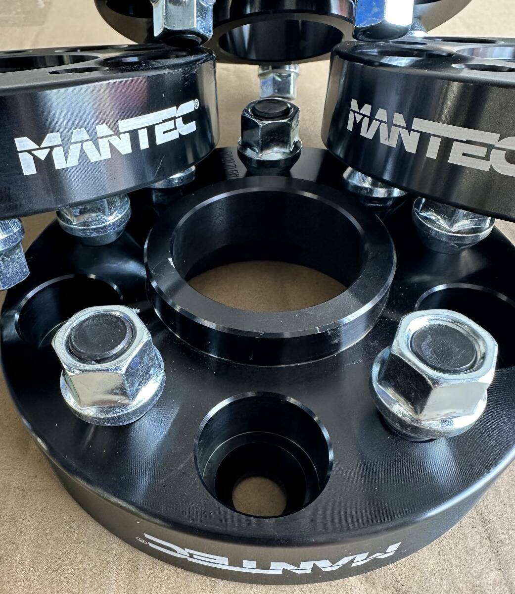 LR303B - Mantec Branded 30mm Black Alloy Wheel Spacers - For Range ...