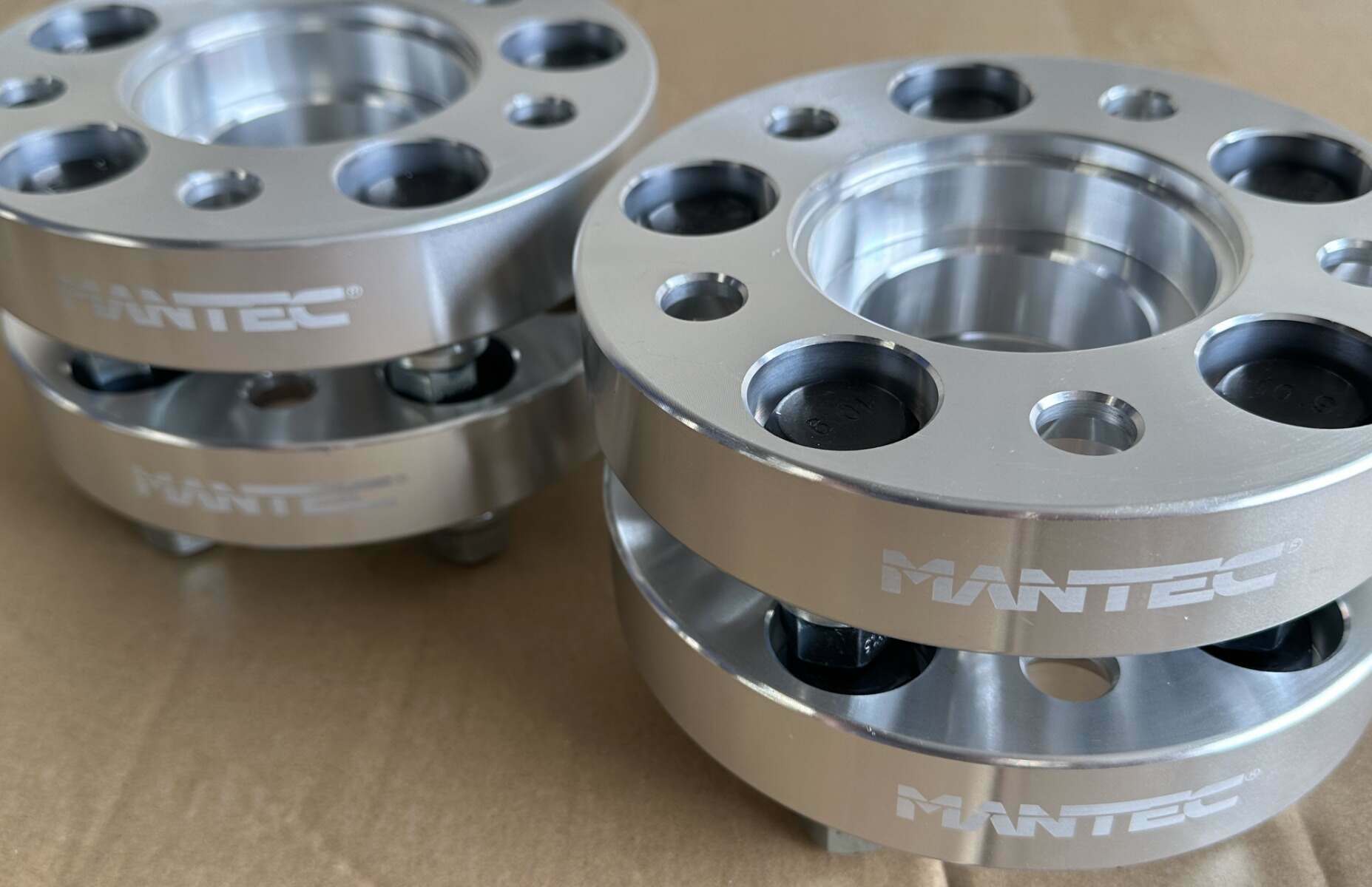 LR303 - Mantec Branded 30mm Silver Alloy Wheel Spacers - For Range ...