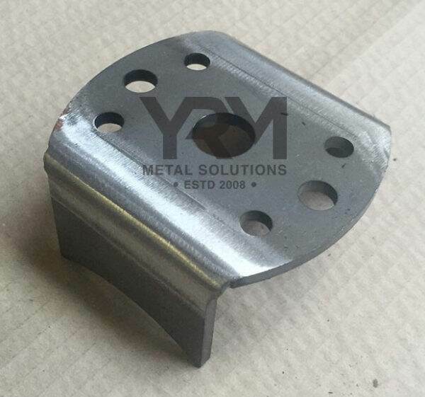 YRM025 Front Axle Coil Spring Mounting Bracket Right Hand Side