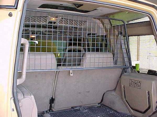 STC8414 - Mesh Style Dog Guard In Grey (Half Length) - For Discovery 1 Image 2