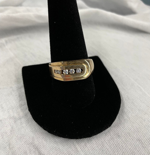 10KYG Men's Diamond Ring 7.9G - Size 10
