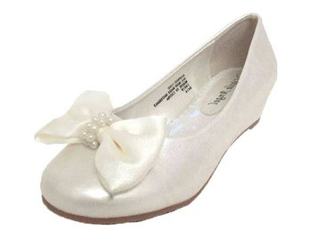 Ivory Bow Embellished Round Toe Shoe Ivory Bow Embellished Round Toe Shoe
