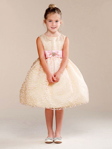 banana-bow-brooch-accent-